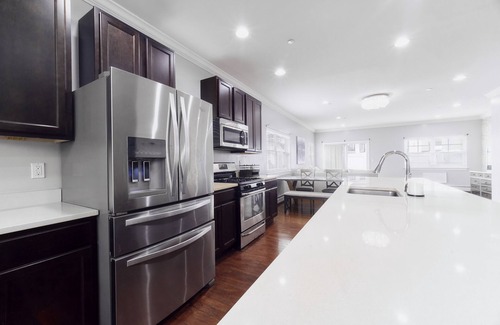 Clason Point Casa | Luxurious 3 bedroom water front property