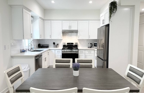 Lamanda Park Casa | Luxurious 3BR/3.5BA Home (Newly-built 2023/ Quiet Community)