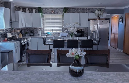 Burbank Casa | Luxurious 4-bedroom house 30min near downtown Chicago