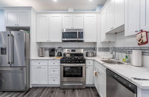 Constable Hook Apartamento | Luxurious 4BR Retreat | Sleeps 12+ | Near NYC