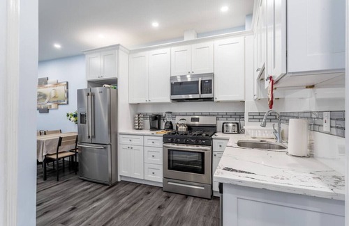 Constable Hook Apartamento | Luxurious 4BR Retreat | Sleeps 12+ | Near NYC