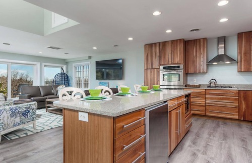 The Pines Casa | Luxurious 6-Bedroom Beach Home with Ocean Views, Game Room & Elevator!