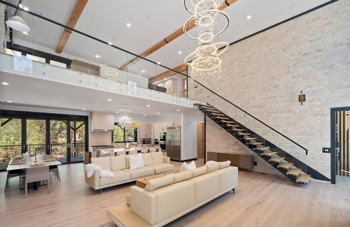 Eagle Mountain Estates Cabina | Luxurious 6 Bedroom Retreat! A/C! Oversized Swim Spa/Hot Tub! Newly Built! Outdoor Fire Pit & Seating! Sprawling Deck Space! Game & Entertainment Room!