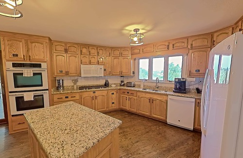 Sevierville Villa | Luxurious 7 acre/7 bedroom/7 bath mountain estate.