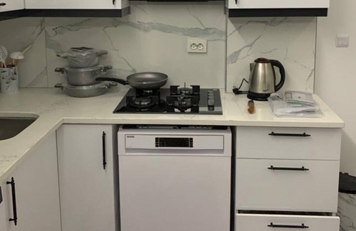 Yenisehir Apartamento | Luxurious apartment in a beautiful, rural area with views of a historic castle..