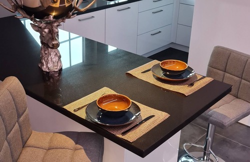 Ispringen Apartamento | Luxurious apartment (new build) with feel-good guarantee.... Temporary living