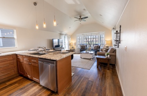 Rapid City Casa | Bungalow de lujo - Blue House - Downtown Rapid City