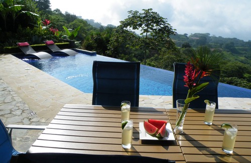 Atenas Casa | Lujoso castillo, piscina infinita y asombrosas vistas.