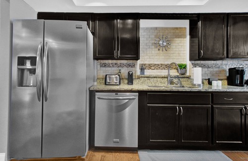 Old Seminole Heights Casa | Luxurious & Cozy 6bed Gem ~ Heated Pool ~Fire Pit ~ Bar & Game Room ~ Downtown