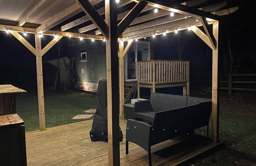 Severn Stoke Casa | Luxurious cozy converted horsebox retreat