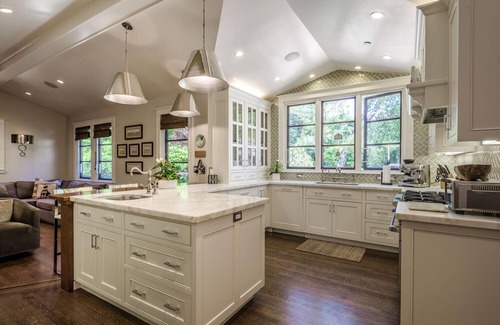 San Mateo Park Casa | Luxurious designer home, walkable to downtown Bur & SM, heart of Silicon Valley