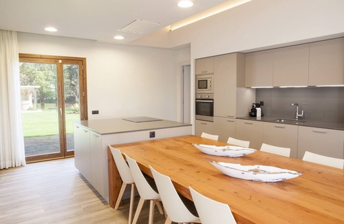 Santa Eulalia de Roncana Casa | Lujosa casa con 5.000 m² de jardín. Piscina, aire acondicionado y barbacoa.