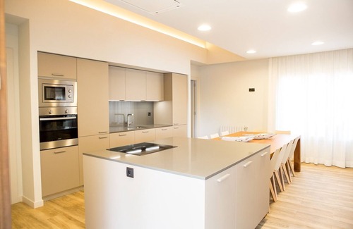 Santa Eulalia de Roncana Casa | Lujosa casa con 5.000 m² de jardín. Piscina, aire acondicionado y barbacoa.