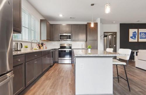 North Raleigh Apartamento | Luxurious King 3BR Suitein North Raleigh!