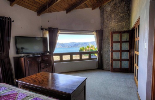 Santiago Atitlan Chalet De Esquí | Lujoso Lake Front propiedad / Hermosas Vistas / Servicios Moderno / Cerro de Oro
