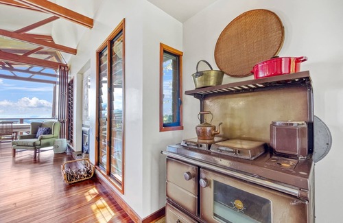 Booroobin Casa | Luxurious Mountain Retreat near Maleny