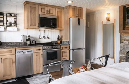 Bryson City Casa | Luxurious Mountain Home Views Hot Tub Fire Pit Game Room Walk to Town