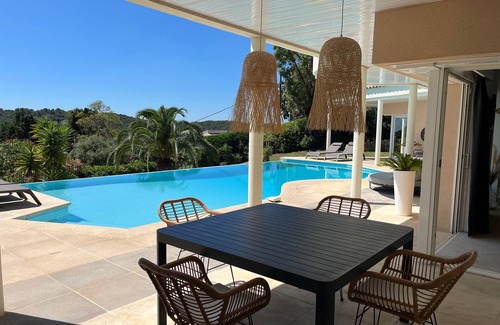 La Grand-Chile Villa | VILLA DE LUJO CLIM. MAGNIFICA VISTA AL MAR Y AL VERDE. GRAN PISCINA. SIN OPUESTA