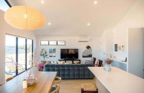 Sullivan's Cove Villa | Luxurious Waterfront home in the North of Hobart