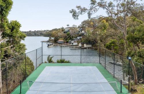 Oatley Casa | Luxurious Waterfront Retreat in Oatley