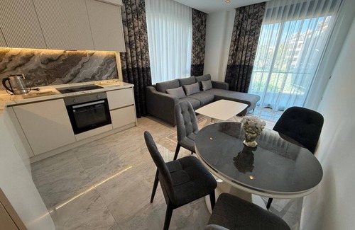 Tosmur Belediyesi Apartamento | Luxury 1+1 Bedroom Apartment in Alanya 5 Min Walk to Beach Pool, Spa & Security