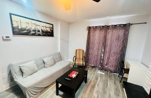 Brampton West Casa | Luxury 1 Bedroom Basement Apartment with Fireplace & Free Parking minutes to YYZ