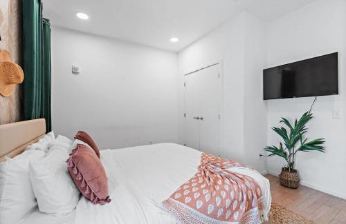 North Capitol Casa | Luxury 2-bd, 2-bth Downtown Riverfront, Park Free