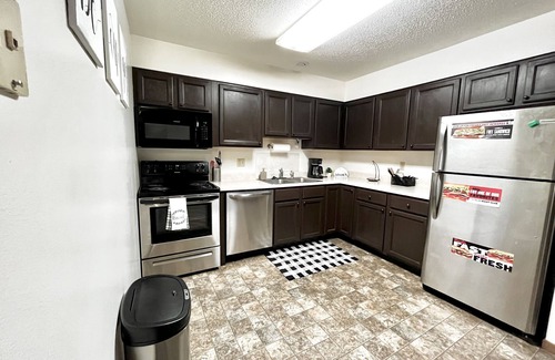 Mitchell Apartamento | Luxury 2 BR Apt w/ King Bed