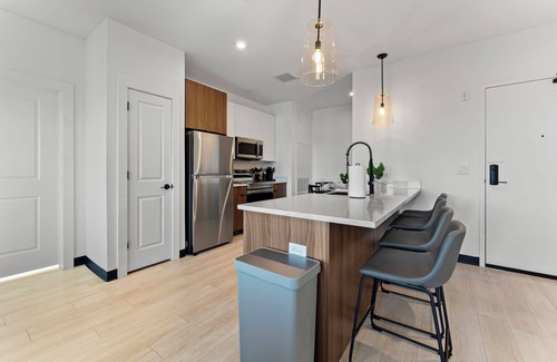 Everett Apartamento | Luxury 2bd/2ba near Boston 8539