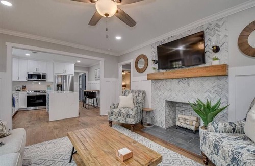 Augusta Casa | Luxury 2bd/1ba Cottage in Augusta - October Discounts!