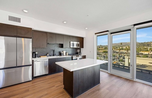 Hollywood Apartamento | Luxury 2BR Hollywood Sign View by Oneluxstay