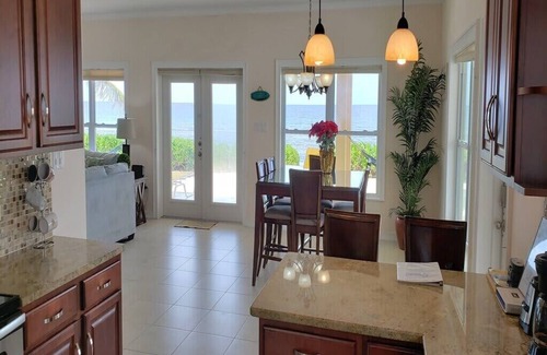 North Side Casa | Luxury 3bd Beach Front, # 5 Yellow, Stunning Views