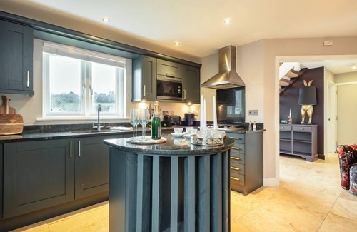 St Austell Villa | Luxury 4 bed detached villa, minimum 3 bathrooms, large open plan lounge/kitchen/dining area.