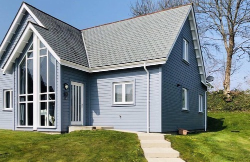 St Austell Villa | Luxury 4 bed detached villa, minimum 3 bathrooms, large open plan lounge/kitchen/dining area.