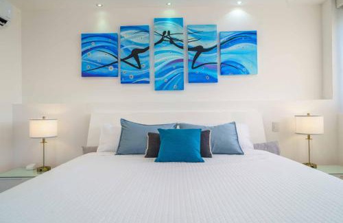 Downtown Cancun Apartamento | Luxury 4 Bedroom Penthouse with Private Jacuzzi steps from hotel zone