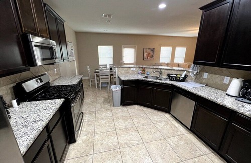 San Antonio Casa | Luxury 4BR-Comfort & Convenience