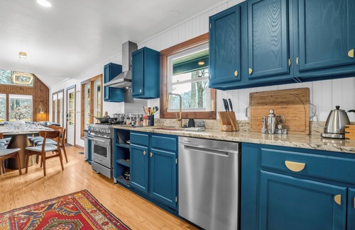 Lake Lure Cabaña | Luxury 5 Kings Chimney Rock and Lake Views FirePit EVCharger PoolTable