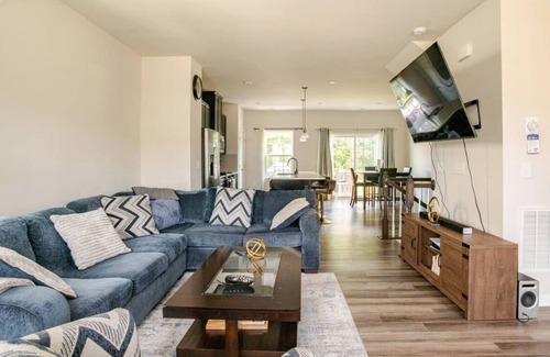 Northeast Raleigh Casa | Luxury 5 Star ~ 3 Bedroom Home in the Heart of RDU