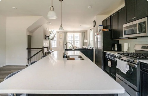 Northeast Raleigh Casa | Luxury 5 Star ~ 3 Bedroom Home in the Heart of RDU