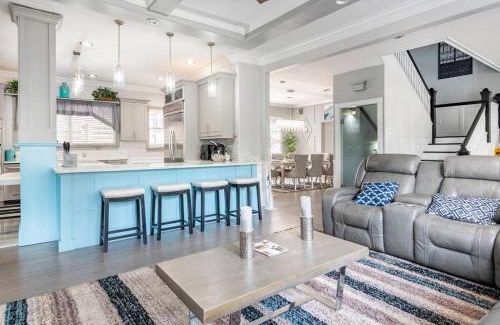 Lake Cherokee Villa | LUXURY 6000 sqft Mansion in Downtown Orlando Sleeps 12