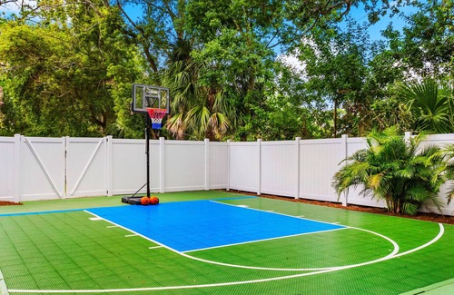 Town N County Park Casa | Luxury 9 Bedroom Retreat - Heated Pool & Hot Tub