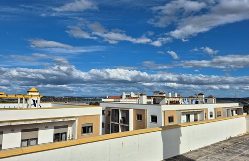 Sao Pedro Condominio | Luxury apartment with pool, 200m from the beach and terrace with barbecue