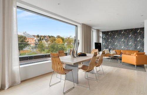 Tromso Apartamento | Luxury Apartment Downtown Tromsø with 2 Bedrooms and 2 Bathrooms and Parking