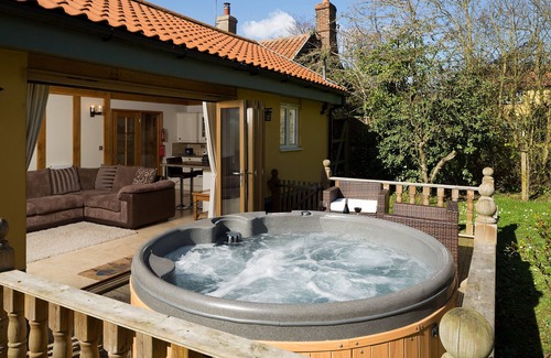 Stoke Ash Casa | Granero de lujo con jacuzzi privado, masajista y oferta de spa / gimnasio gratis, horno de pizza