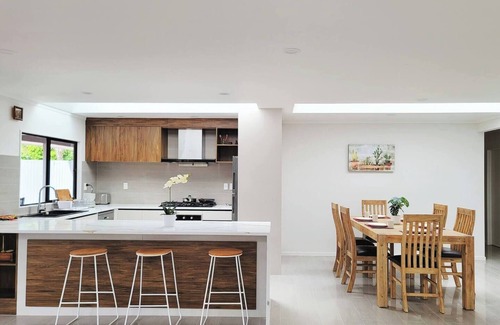 Army Bay Casa | Luxury Bay Vacation Home with 5 Ensuites