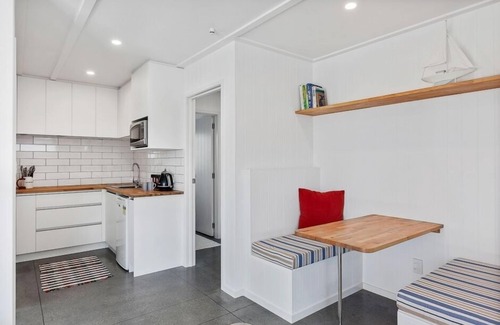 Ohope Condominio | Playa de lujo plana, puede alojar hasta cuatro personas,