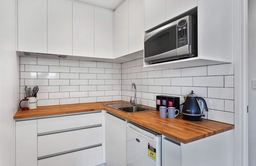 Ohope Condominio | Playa de lujo plana, puede alojar hasta cuatro personas,