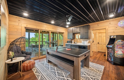 Epworth Cabina | Luxury Blue Ridge Retreat | Boujee Lodge | HotTub, FirePit, GameRoom, Epic Views