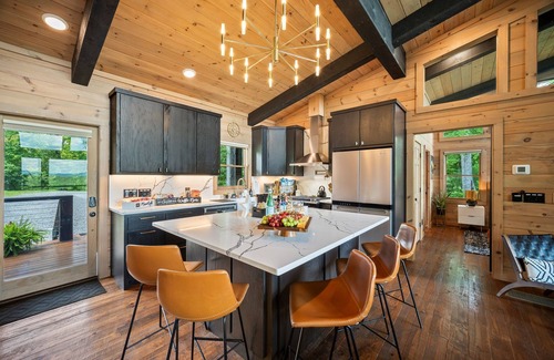 Epworth Cabina | Luxury Blue Ridge Retreat | Boujee Lodge | HotTub, FirePit, GameRoom, Epic Views