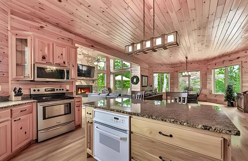 My Mountain Cabina | Luxury Cabin - 5 Acres - Amazing Mountain Views - Fire Pit - Family Friendly